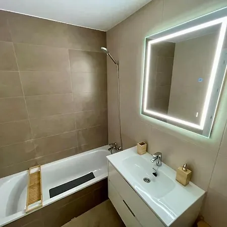 4new, 2 Bed 2 Bath Built 2024 With Community Pool And Local דירה מיחאס